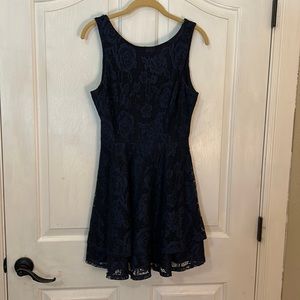 💙Speechless Medium sleeveless navy blue lace dress with lining.Back zip.